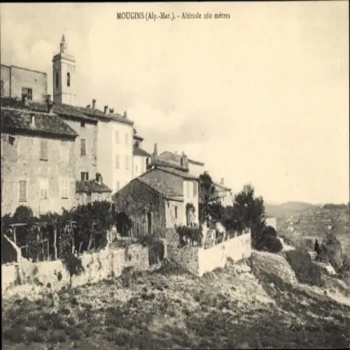 Ak Mougins Alpes Maritimes, Dorfansicht, Häuser, Kirchturm, Landschaft