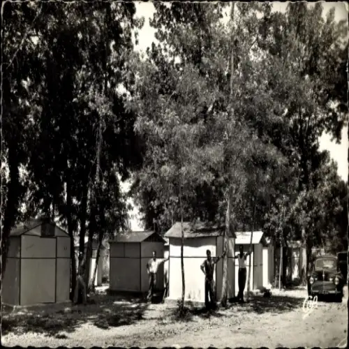 Ak Mandelieu la Napoule Alpes Maritimes, Bungalows, Camping de la Siagne, Bäume, Männer, Auto