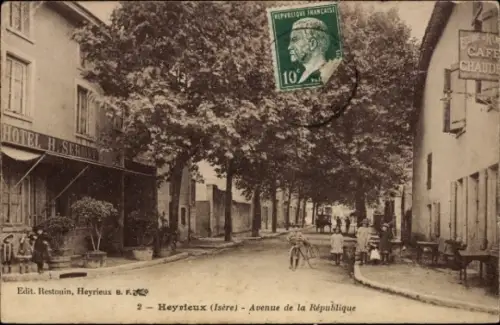 CPA Heyrieux Isère, Avenue de la République, Hotel