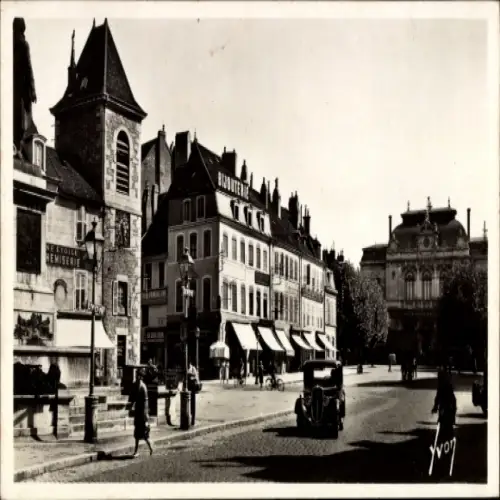 Ak Lons le Saunier Jura, Platz mit Uhrturm, Theater,  Gebäude, Autos, Menschen