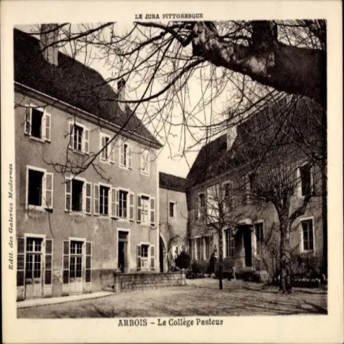 Ak Les Planches près Arbois Jura, Historisches Gebäude, Collège Pasteur, Bäume, ruhiger Innenhof