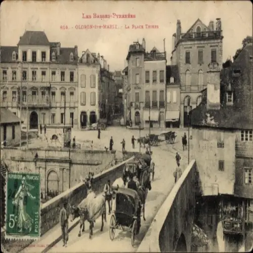 CPA Oloron Sainte Marie Pyrénées Atlantiques, La Place Thiers