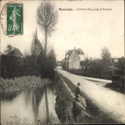 CPA Miermaigne Eure et Loir, Entrée du Bourg route de Beaumont