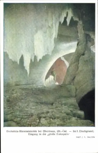 Ak Obertraun Oberösterreich, Dachstein-Rieseneishöhle, Eingang zur großen Eiskapelle, Fotografie 