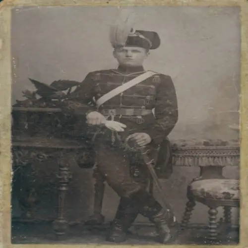 CdV Foto Porträt Deutscher Soldat, Husar, Kaiserreich, Federbusch, Säbel