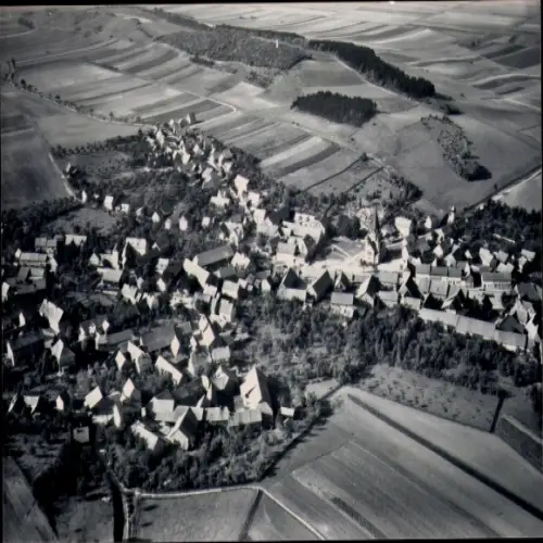 Ak Ohrdruf in Thüringen, S/W-Foto einer Stadt, die von Feldern und Wäldern umgeben ist
