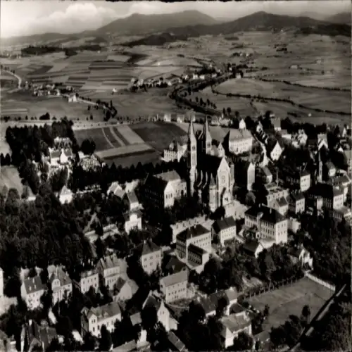 Ak Cham in der Oberpfalz, Luftaufnahme von Cham, Kloster, Felder, Umgebung
