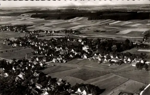 Ak Wain in Baden Württemberg, Luftaufnahme von Wain, Felder und Wohngebiete, Schwarz-Weiß-