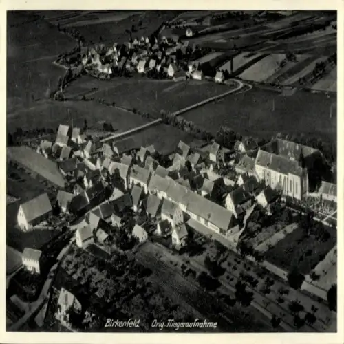 Ak Birkenfeld an der Nahe, Luftaufnahme von  Häuser und Landschaft, stimmungsvolle Ansicht