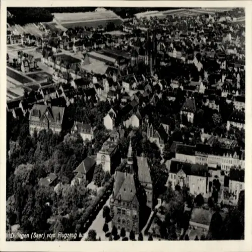 Ak Dillingen im Saarland, Luftaufnahme von Dillingen, Stadtansicht,  Gebäude