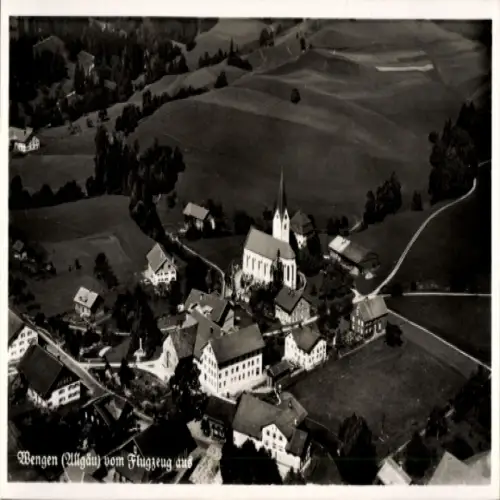 Ak Wengen Weitnau im Allgäu Schwaben, Luftaufnahme von Wengen, Kirche, ländliche Umgebung