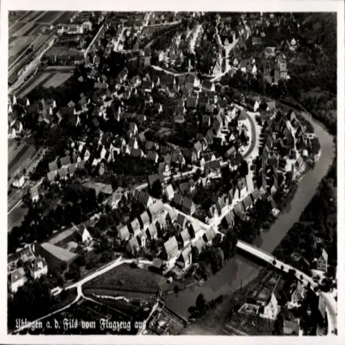 Ak Uhingen an der Fils, Luftaufnahme von  Fils, Fluss, Häuser, Brücke, Fotografie