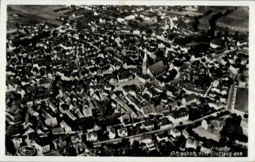 Ak Schwabach in Mittelfranken Bayern, Luftaufnahme von  Stadtansicht, alte Architektur, Schwarz-W