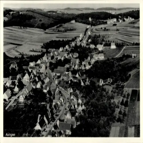 Ak Auingen Münsingen in Württemberg, Luftaufnahme von  idyllische Landschaft, schwarz-weiß
