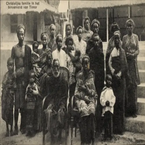 Ak Insel Timor Westtimor Indonesien, Christliche Familie aus dem Binnenland