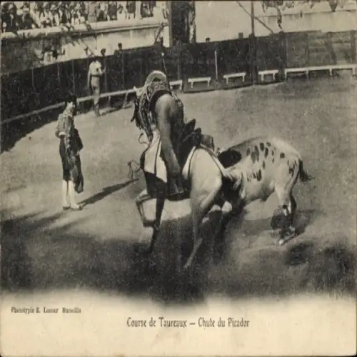CPA Course de Taureaux, Chute du Picador