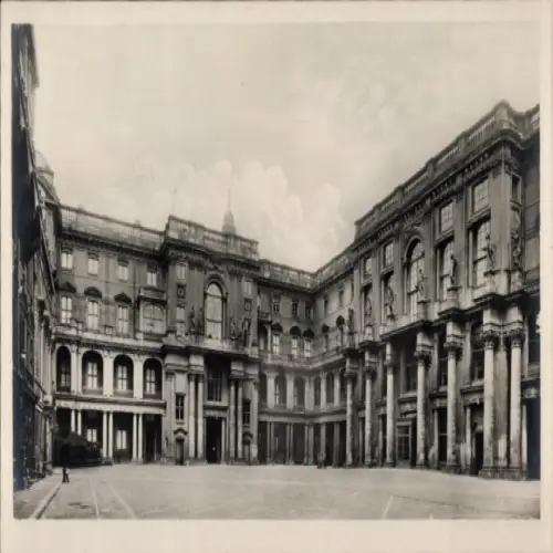 Ak Berlin Mitte, Schloss, östlicher Hof