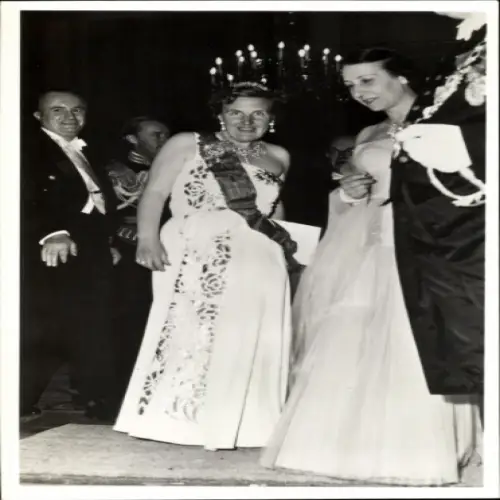 Ak Paris 23. Mai 1950, Königin Juliana, Madame Vincent Auriol
