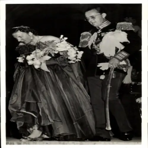 Ak Königin Juliana der Niederlande, Prinz Bernhard, Paris 1950