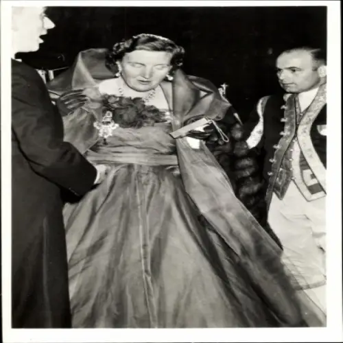 Ak Paris, Juliana der Niederlande mit Präsident Auriol, 1950
