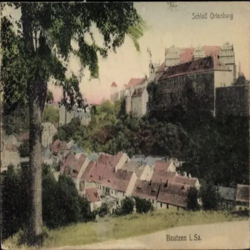 Ak Bautzen in der Oberlausitz, Schloß Ortenburg, Stadtansicht, alte Altbauten, grüne Landschaft