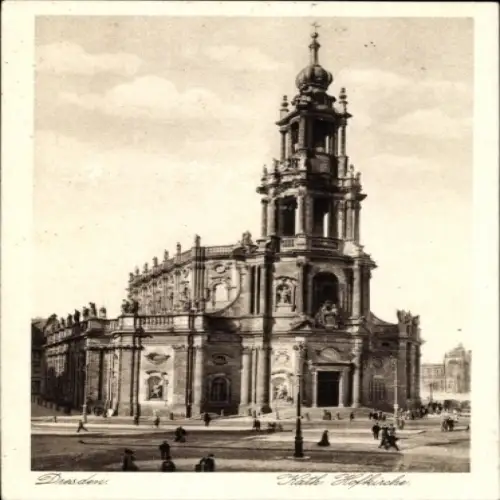 Ak Dresden Altstadt,  Kath. Hofkirche,  Architektur, Menschen auf der Straße