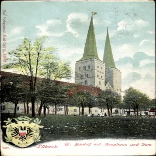 Ak Hansestadt Lübeck, Gr. Bauhof mit Zeughaus und Dom, hohe Türme, Bäume