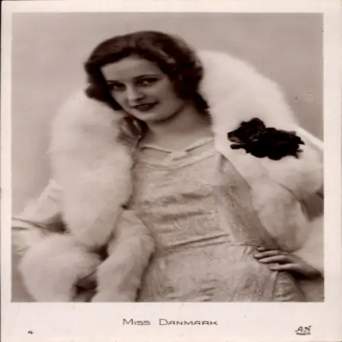 Ak Miss Dänemark, Model, Pelzmantel