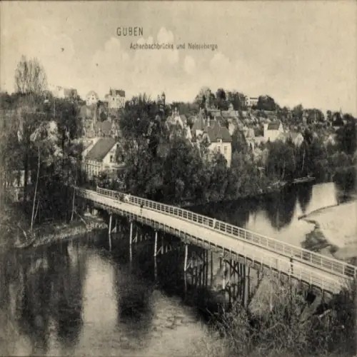 Ak Guben in der Niederlausitz, Achenbachbrücke, Neisseberge, Stadtansicht