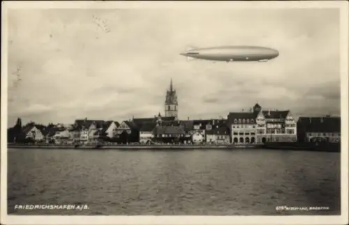 Ak Friedrichshafen am Bodensee,  mit Blick auf  Zeppelin, Stadtansicht