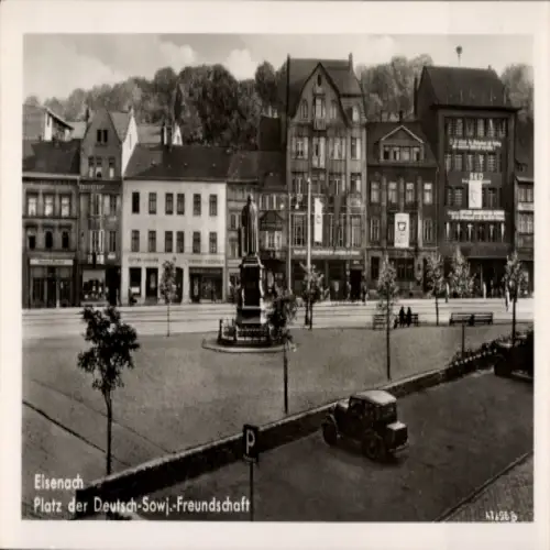 Ak Lutherstadt Eisenach Thüringen, Hellthal, Platz der Deutsch-Sowj.-Freundschaft, Statue, Gebäud