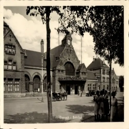 Ak Lutherstadt Eisenach Thüringen, Hellthal, Bahnhof,  Architektur, Bäume, Menschen, Autos