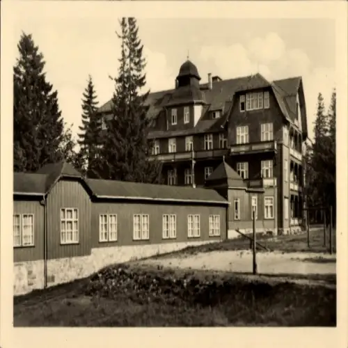 Ak Oberhof im Thüringer Wald, VDK-Erholungsheim, Hauptgebäude, Gartenseite, Fotografie, 