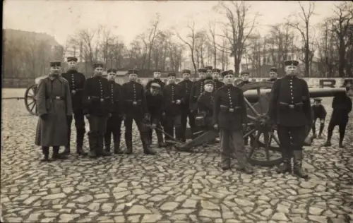 Foto Ak Deutsche Soldaten in Uniform, Geschütz