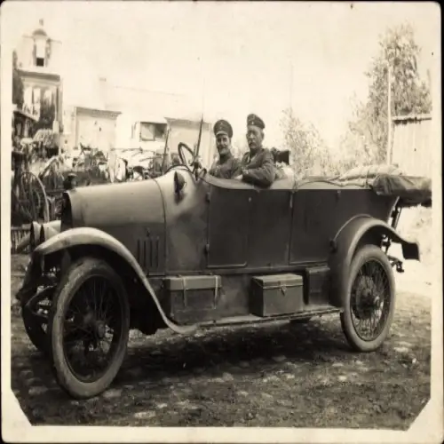 Foto Ak Deutsche Soldaten Fritz Kreukel und Willi Beck in Frankreich 1917, Automobil