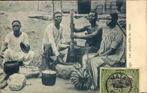 Ak Kinshasa DR Kongo Zaire, Vier Personen, Essensvorbereitung, traditionell, Töpfe, lokale Zutate