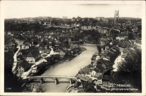 Ak Fribourg Freiburg Stadt Schweiz, Panoramablick auf die Stadt  Fluss Sarine, Brücke,  Gebäude