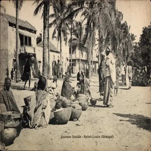 Ak Saint Louis Senegal, Avenue Dodds, Szene mit Verkäufern, Palmen