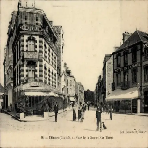 CPA Dinan Côtes-d'Armor, Place de la Gare et Rue Thiers, Hotel de la Gare