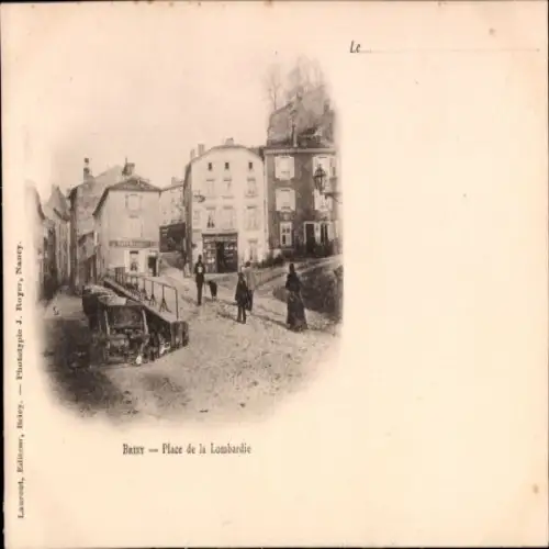 Ak Briey Meurthe et Moselle, Stadtansicht, Platz de la Lombardie, Menschen auf der Straße,  Gebäu