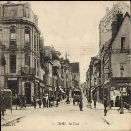 Ak Troyes Aube, Stadtansicht, Rue Thiers, Geschäfte, Straßenbahn