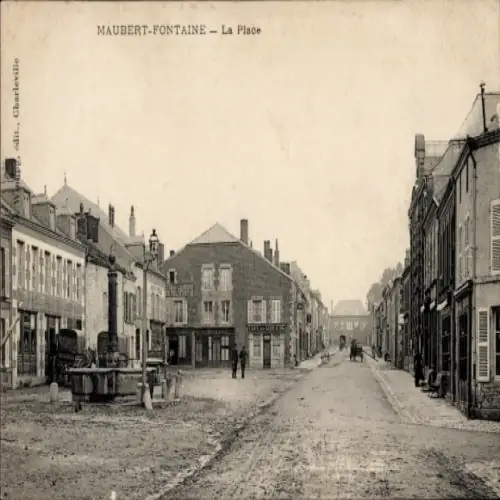 CPA Maubert Fontaine Ardennes, La Place, Cafe du Lion d'Or