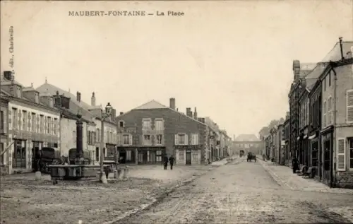 CPA Maubert Fontaine Ardennes, La Place, Cafe du Lion d'Or