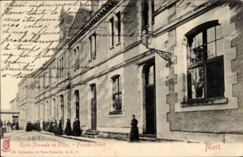 Ak Niort Deux Sèvres, Ecole Normale de Filles,  Frauen, 1905