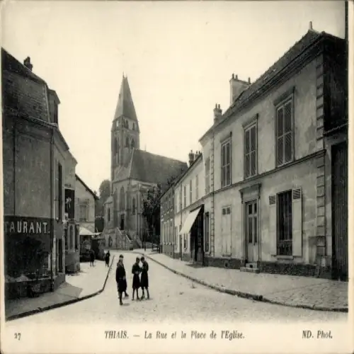Ak Thiais Val de Marne, La Rue et la Place de l'Eglise