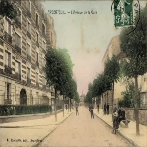 Ak Argenteuil Val d'Oise, L'Avenue de la Gare, Bäume, Straße, Menschen, Poststempel