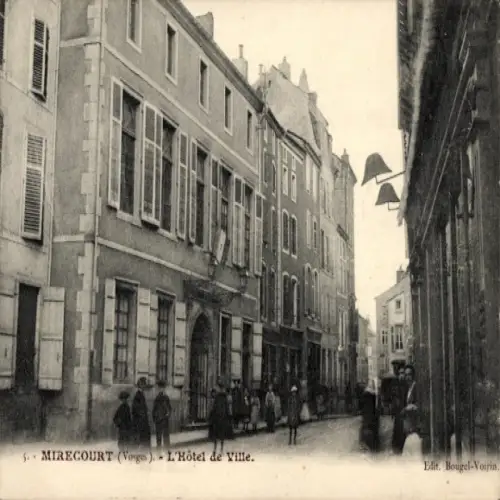 Ak Mirecourt Lothringen Vosges,  Hôtel de Ville, Straße mit Menschen,  Gebäude