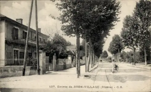 CPA Bron Village Rhône, vue du rue
