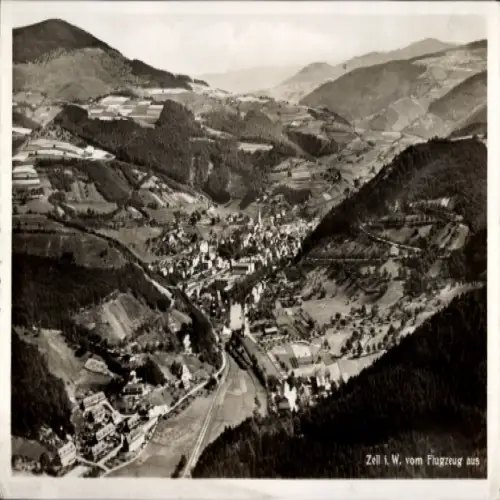 Ak Zell an der Mosel, Luftaufnahme von  Berge, Felder, Stadtansicht, 
