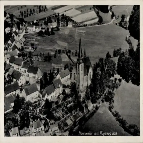 Ak Nonnweiler Saarland, Luftaufnahme von  Kirche, ländliche Umgebung,  